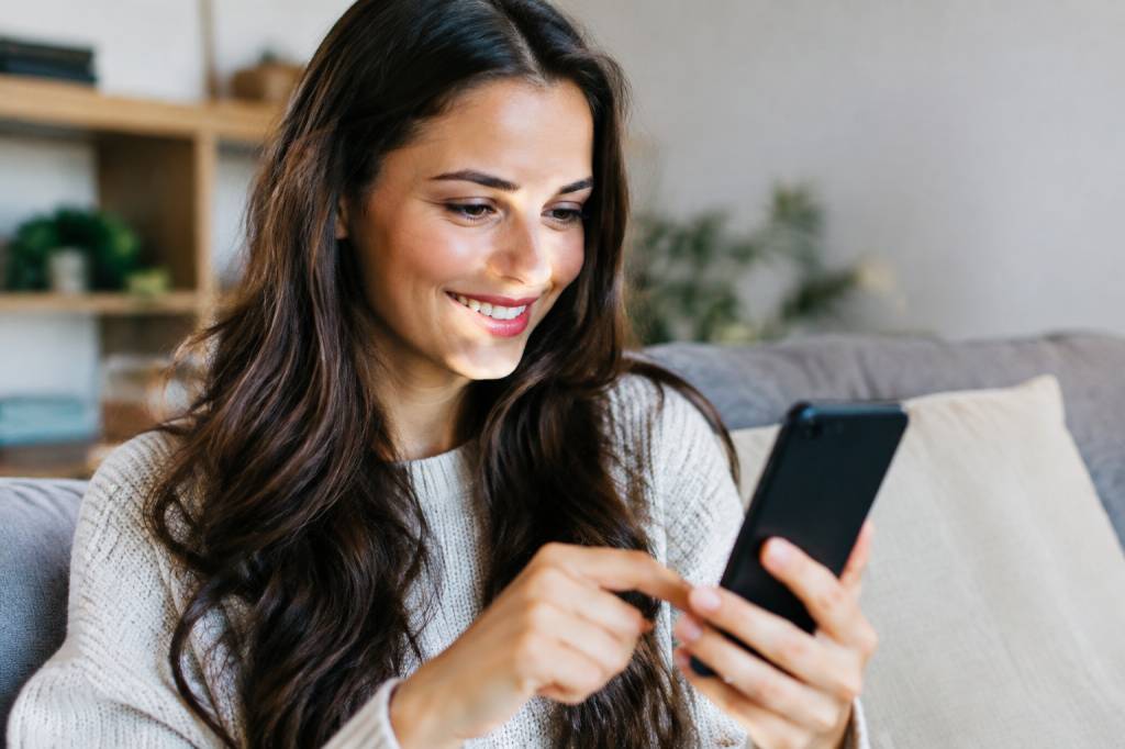 Femmes célibataires : où et comment faire de belles rencontres en ligne 💕